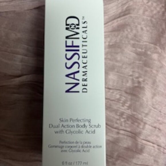 Nassifmd Skin Perfecting Dual Action Body Scrub - Picture 1 of 1